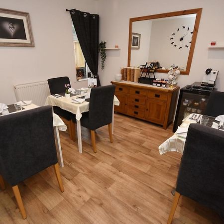 แอปเปิ้ล ทรี เพลส บีแอนด์บี Bed & Breakfast Tadley ภายนอก รูปภาพ