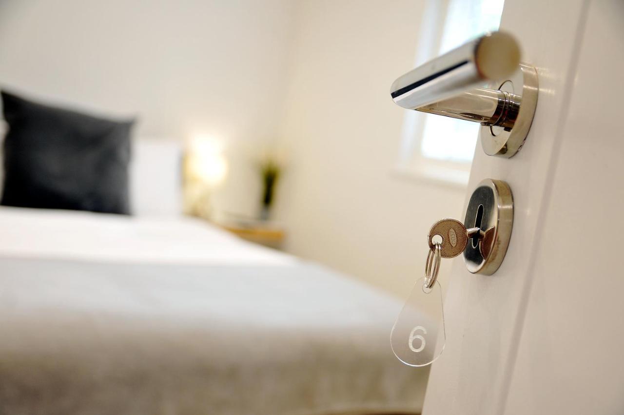 แอปเปิ้ล ทรี เพลส บีแอนด์บี Bed & Breakfast Tadley ภายนอก รูปภาพ