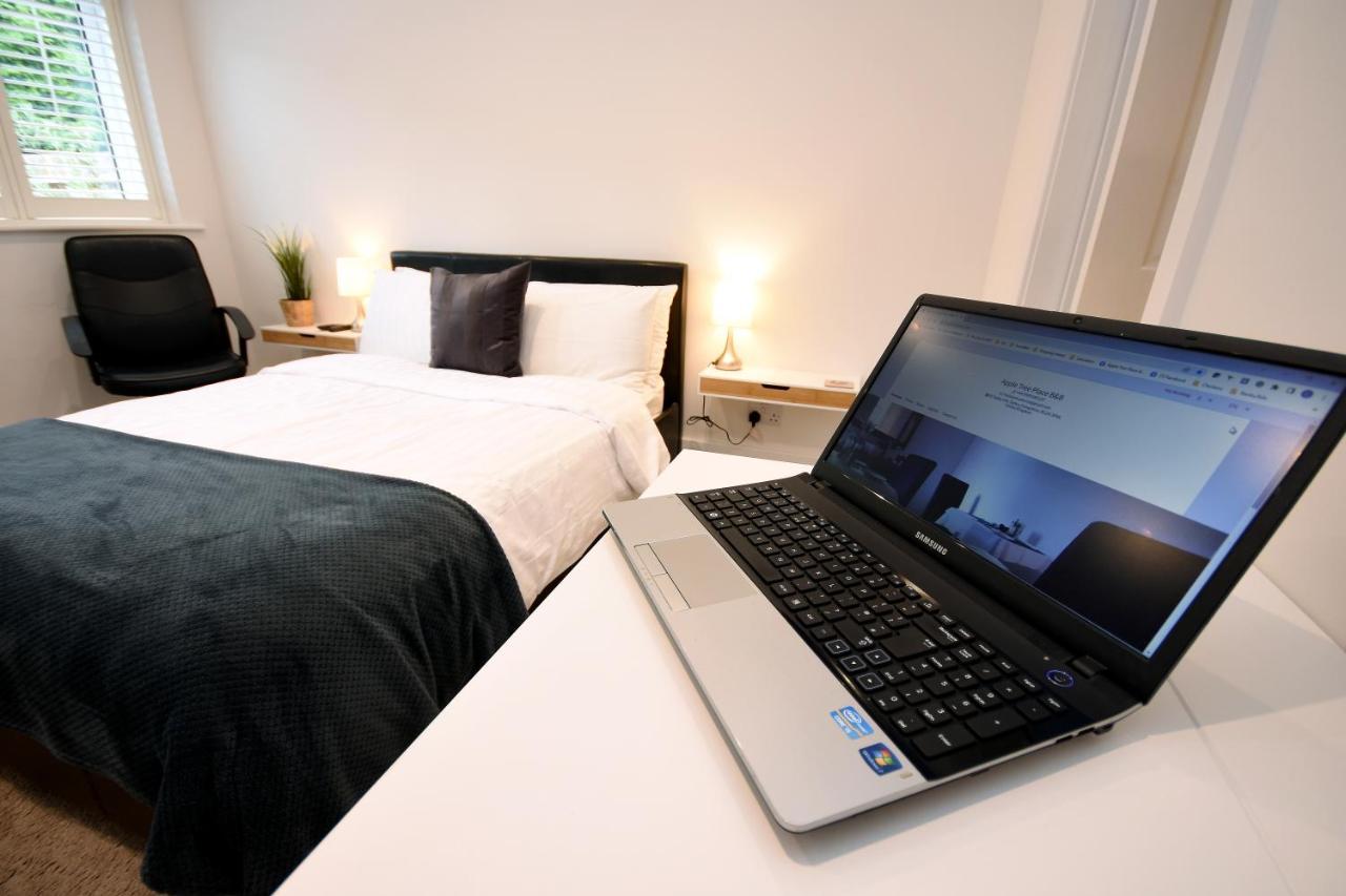 แอปเปิ้ล ทรี เพลส บีแอนด์บี Bed & Breakfast Tadley ภายนอก รูปภาพ