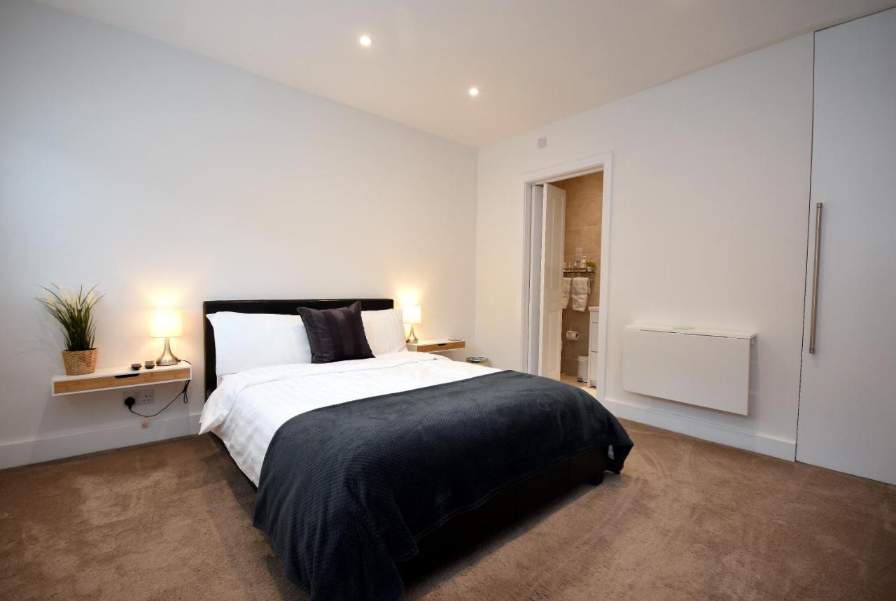 แอปเปิ้ล ทรี เพลส บีแอนด์บี Bed & Breakfast Tadley ภายนอก รูปภาพ