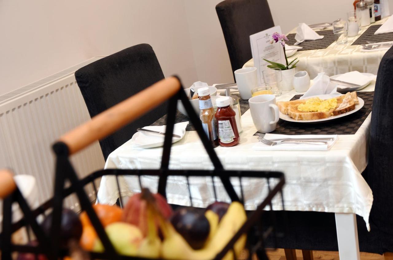 แอปเปิ้ล ทรี เพลส บีแอนด์บี Bed & Breakfast Tadley ภายนอก รูปภาพ